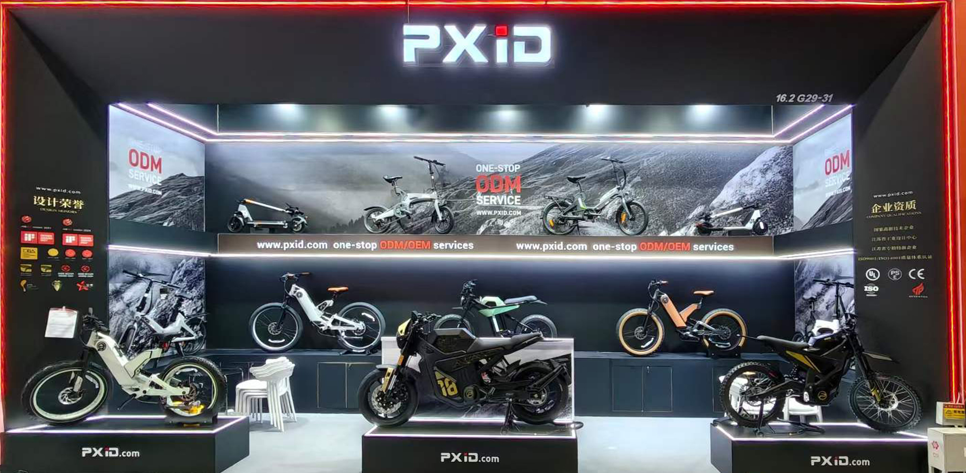 International buyers reviewing PXID folding electric bikes and smart e-bikes at Canton Fair